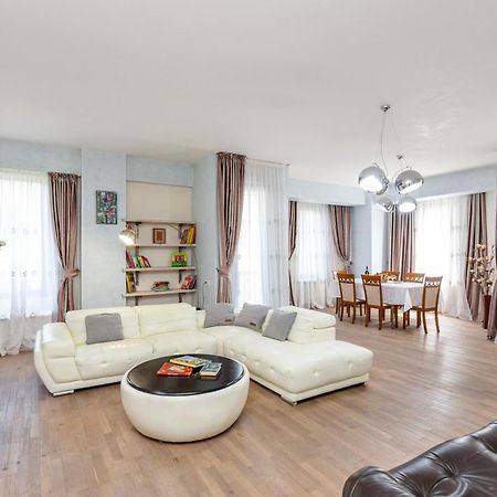 Serviced Apartment On Rustaveli Avenue 9 第比利斯 外观 照片