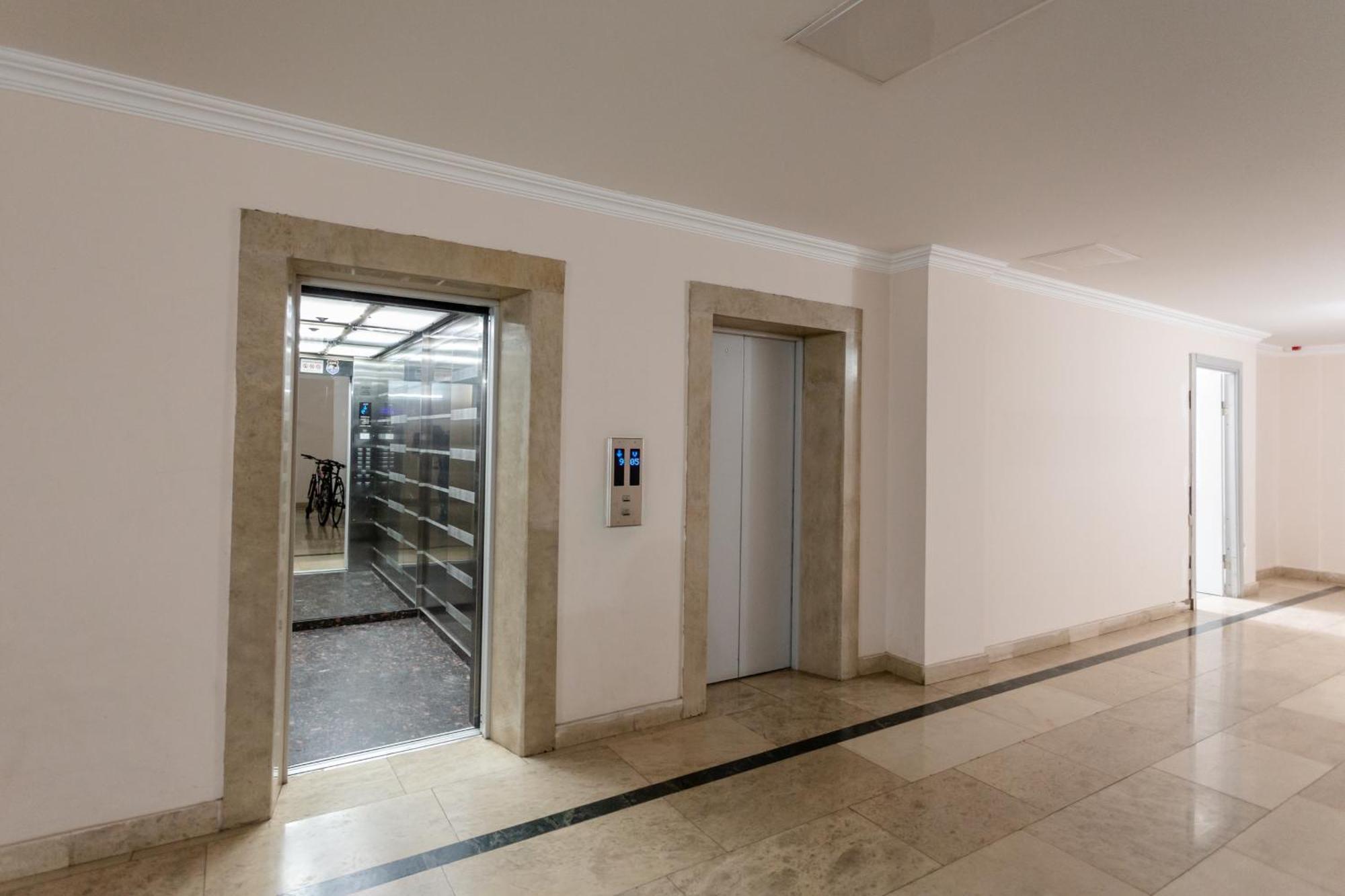 Serviced Apartment On Rustaveli Avenue 9 第比利斯 外观 照片