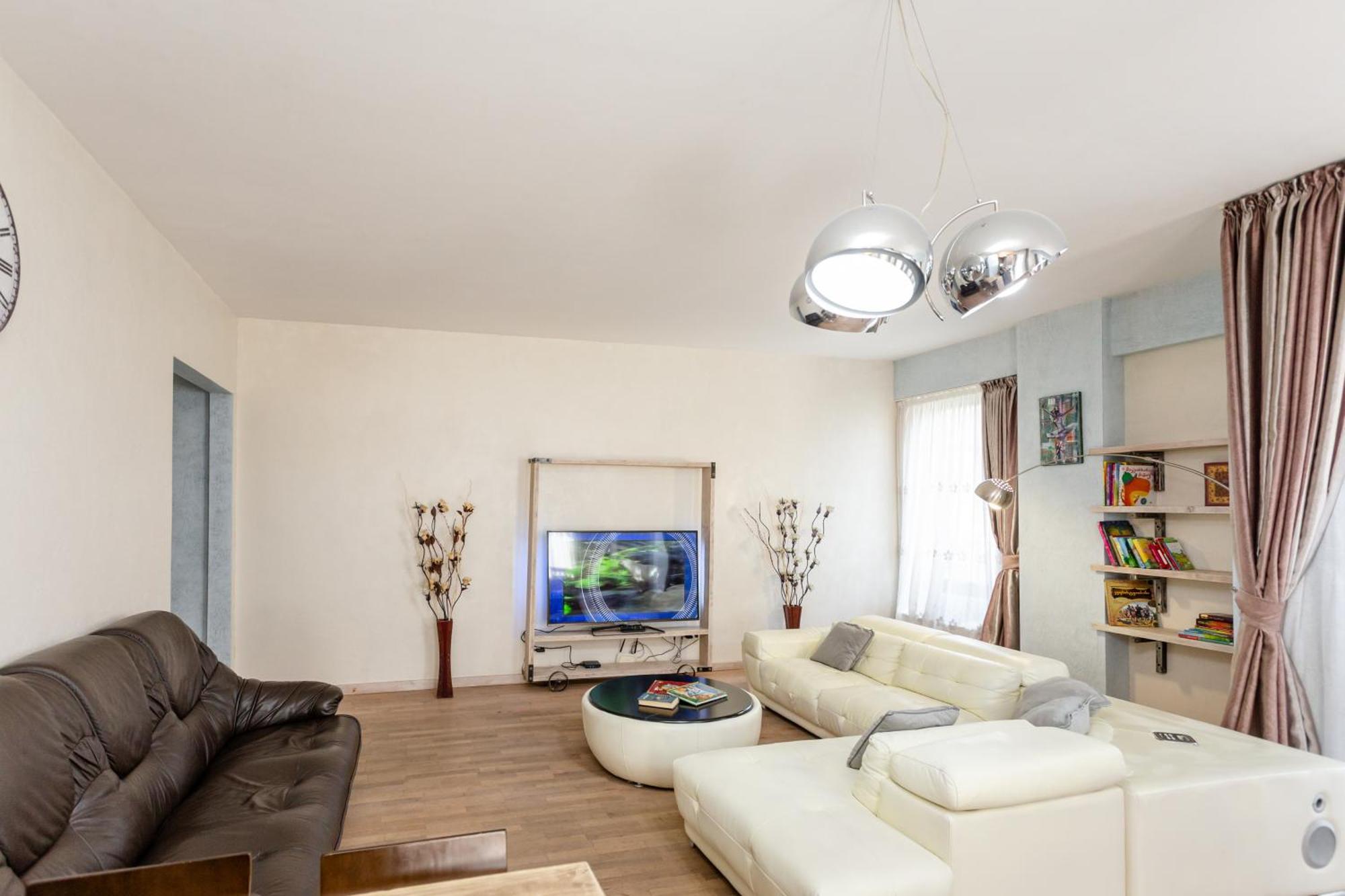 Serviced Apartment On Rustaveli Avenue 9 第比利斯 外观 照片