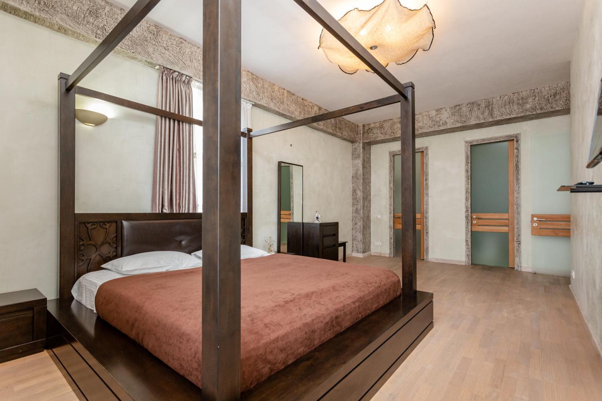 Serviced Apartment On Rustaveli Avenue 9 第比利斯 外观 照片