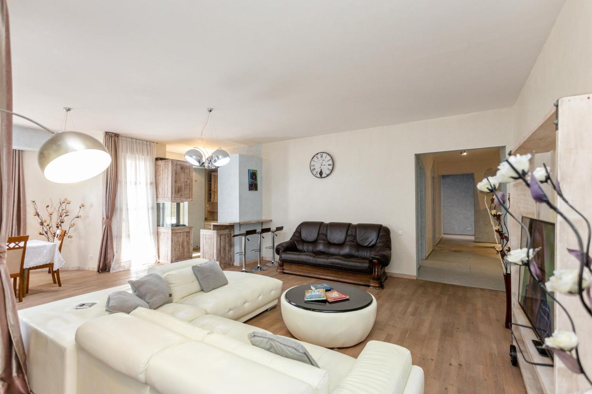 Serviced Apartment On Rustaveli Avenue 9 第比利斯 外观 照片