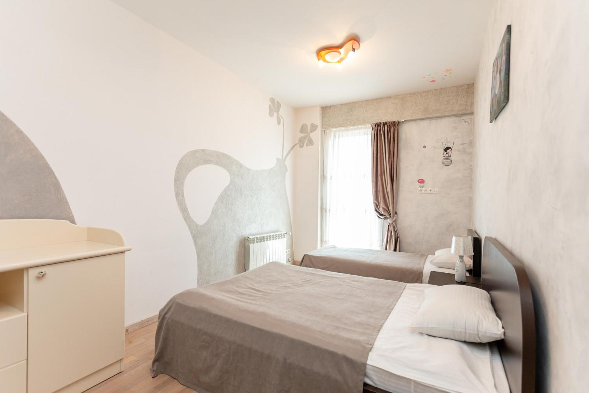 Serviced Apartment On Rustaveli Avenue 9 第比利斯 外观 照片