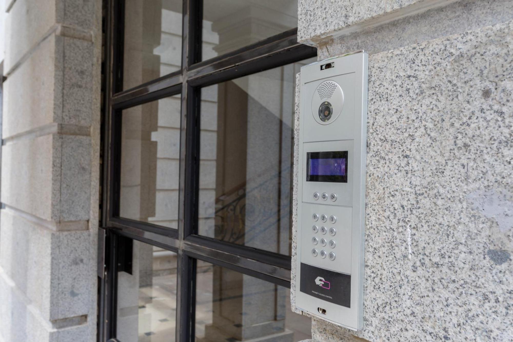 Serviced Apartment On Rustaveli Avenue 9 第比利斯 外观 照片