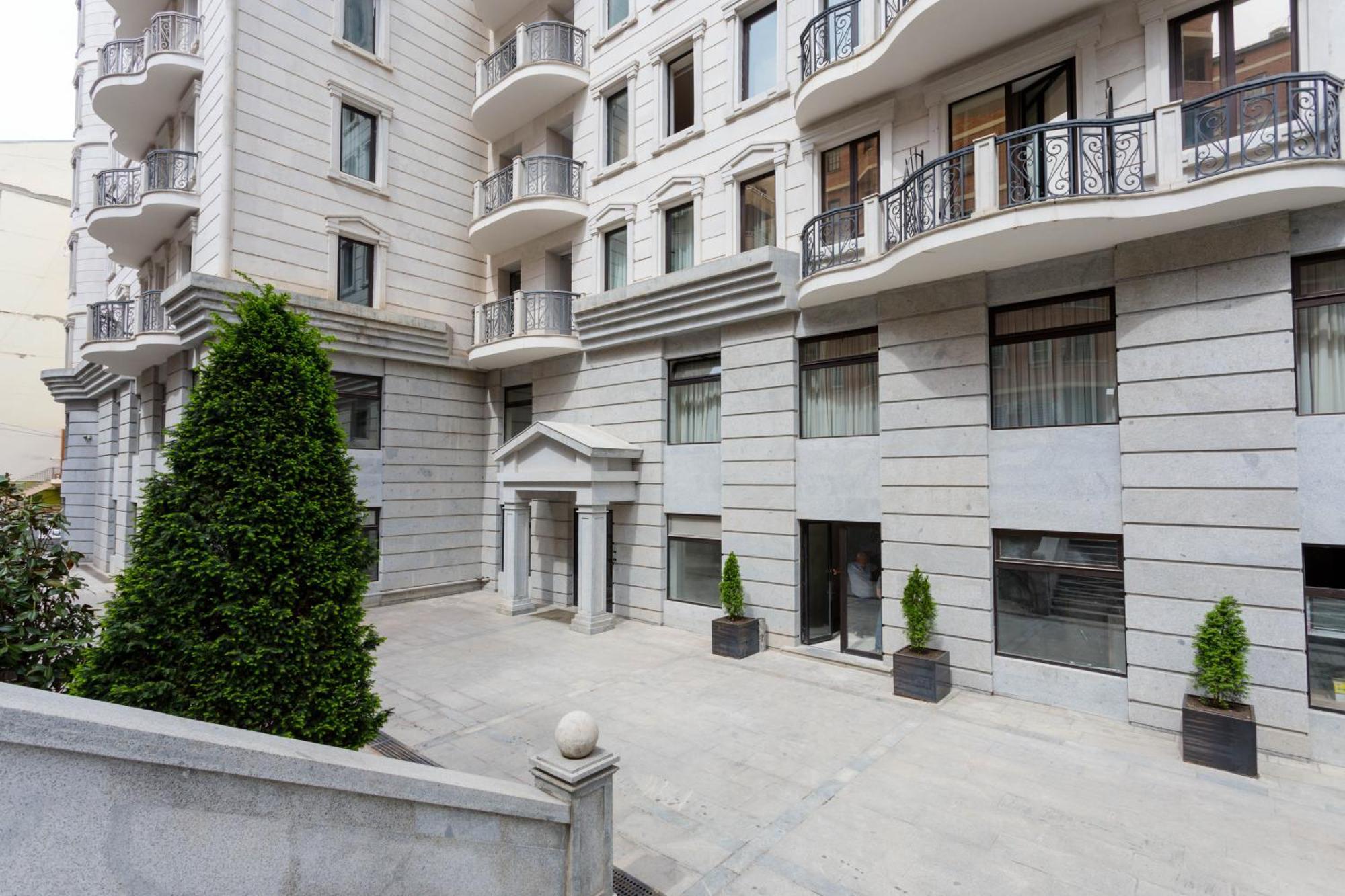 Serviced Apartment On Rustaveli Avenue 9 第比利斯 外观 照片